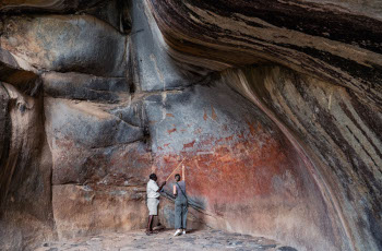 Ancient rock paintings at Amalinda Lodge