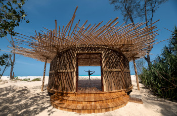  Join a yoga class on the beach