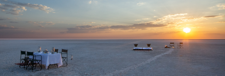  An unforgettable sunset in the middle of the Makgadikgadi Salt Pans