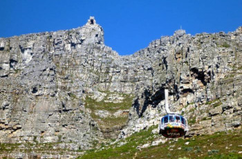  Take the cable car down Table Mountain