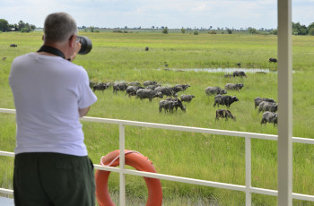 Photography and game viewing right from the houseboat